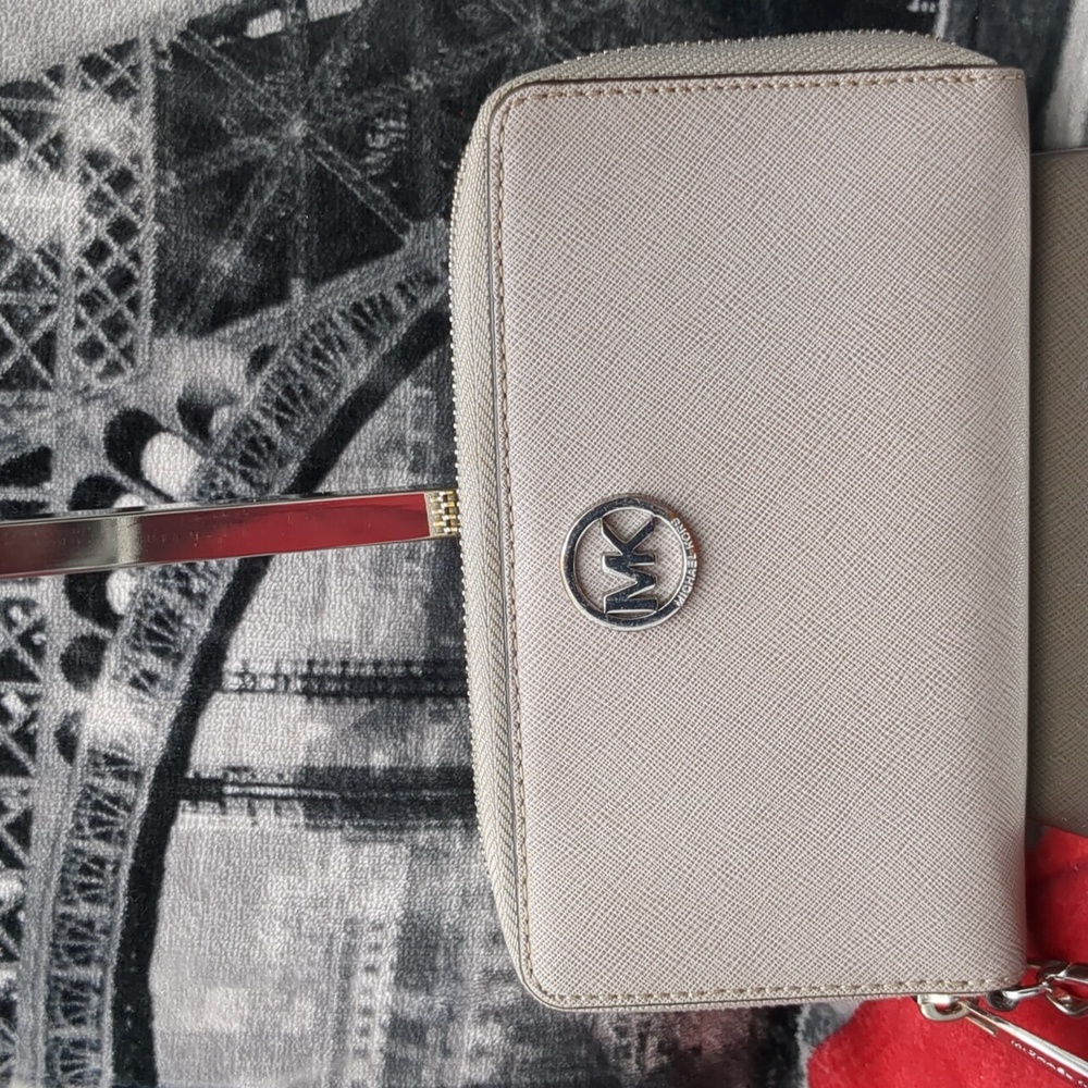 Michael Kors Gray Wallet - Picture 2 of 12